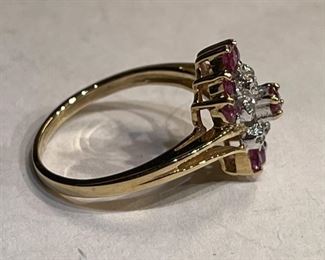 10k Gold Diamond & Garnet Cluster Ring SZ 6	10k	