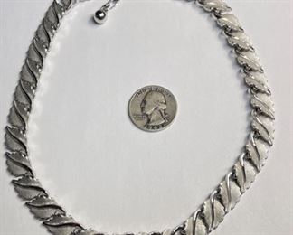 Trifari Silver Tone Vintage Leaf Necklace Choker		
