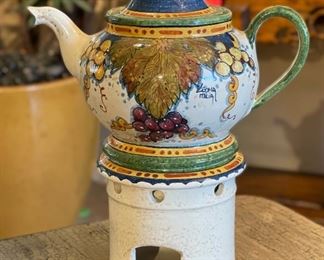 Leona Italia Teapot on Stand	12x10x6in	HxWxD
