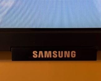 Samsung 55" Class Smart 4K Ultra HD Smart QLED TV QN55Q6DRAFXZA	28x49x2	HxWxD
