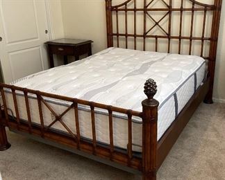 Queen Palm Beach Rattan Bed w/ Adjustable Serra Oliverton Mattress	70 x 66 x 88	HxWxD
