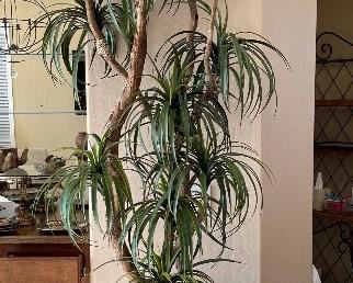 Faux indoor Plant	106x30x30in	HxWxD
