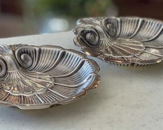 2pc Lunt Sterling Silver Scalloped Shell Nut Dish PAIR	1x5x5.5in	HxWxD
