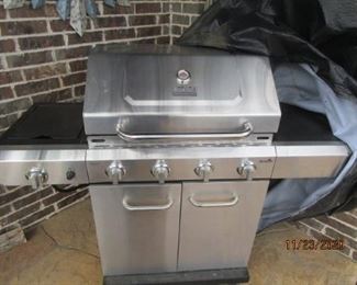 Very Good Condition Charbroil Grill with Cover