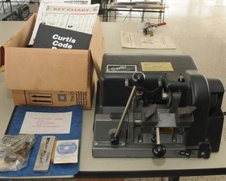 Curtis 2100 semi automatic key cutting machine