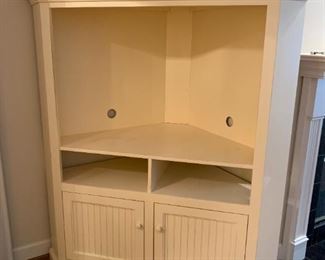 #76 Corner Entr. Center - 36x65 $75.00