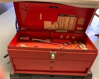 #168 Bonney 2 drawer w/lift up Top Tray $25.00