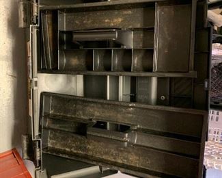 #169 Rubbermaid 2 tray tool box $20.00