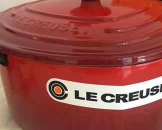 LE CREUSET HEART SHAPED DUTCH OVEN