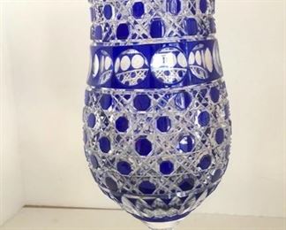 BEAUTIFUL LEAD CRYSTAL CUT TO CLEAR FOOTED VASE