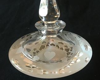 PONDER ART GLASS CRYSTAL GLASS PERFUME BOTTLE DECORATED WITH HEARTS, BY ARTIST WILLY PONDER OF TEXAS