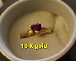 10 K gold ring