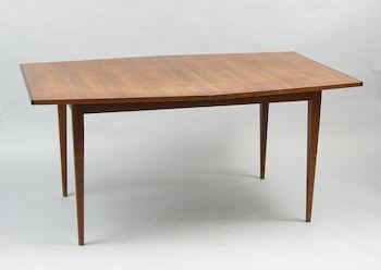 A MidCentury Modern Dining Table Designed By Paul McCobb 
