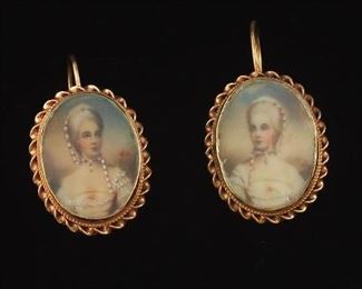 A Pair of Portrait Gold Earrings 