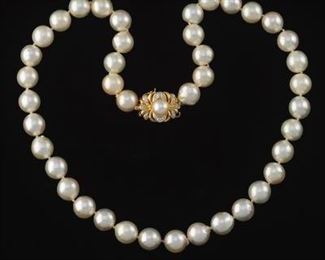 Ladies Baroque Pearl Necklace with 18k Gold and Diamond Clasp 