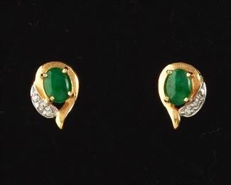 Ladies Gold, Green Jade and Diamond Pair of Earrings 