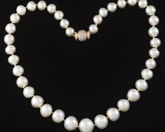 Ladies South Sea Pearl and Diamond Clasp Necklace 
