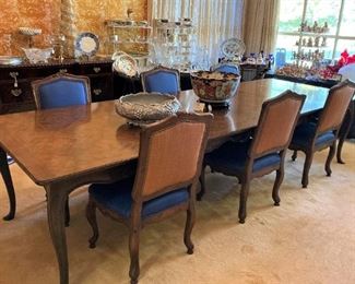 Lovely dining table and 6 chairs and 2 more host chairs