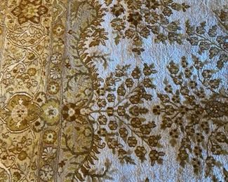 Incredible silk rug - 6 feet x 10 feet 6 inches