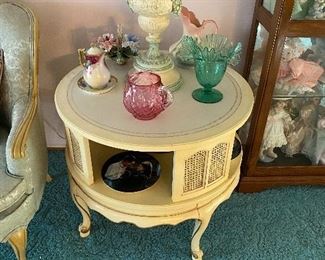 French Provincial Table/Lamp