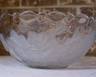 Etched glass punch bowl/salad bowl