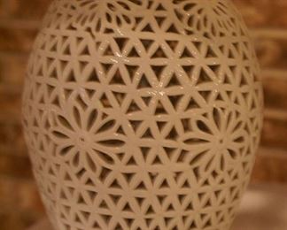 Set of 2 ceramic and wood based lamps