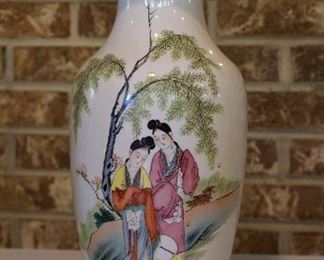 Asian theme vase w/ gold painted edge at top