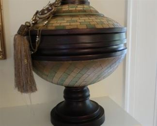 #18    decor-lid removes  for  storage     