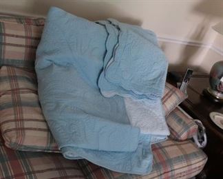 quilt  with  pillow  covers