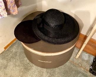 Extra large Hudsons hat box.