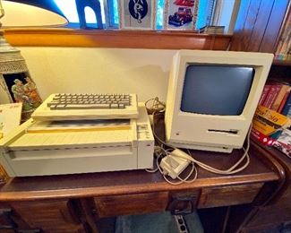 Working 1984 Apple computer with printer keyboard and mouse.