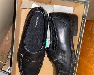 New men’s shoes Size 8 1/2-9  $5 ea