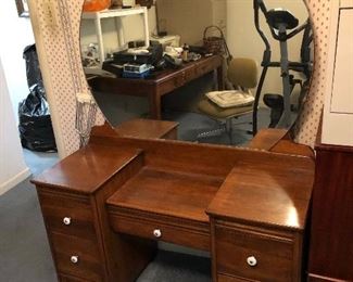 Waterfall vintage dresser