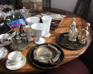 Items on dining table