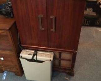 Vintage record player/radio - closed
