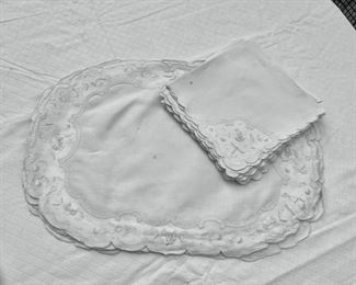 6 white linen placemats & napkins                             45.00