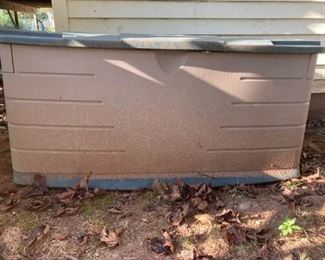Large Rubbermaid Outdoor Storage Bin