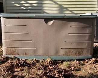 Outdoor Large Rubbermaid Storage Bin