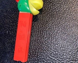 No Feet Pez Parrot, has chip on base $18.00
