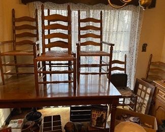 Dining Room Table And 6 Chairs $250.00