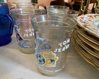 5 Jelly Jar Juice Glasses Tom and Jerry & Archie $15.00 (Per the family's request this item is not half price)