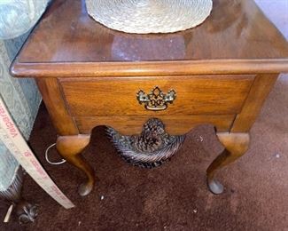 Thomasville End Table $40.00