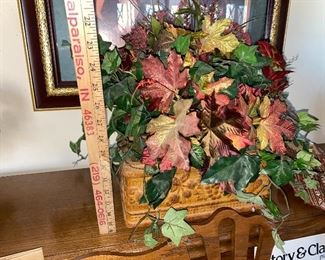 Planter with Leaves $10.00