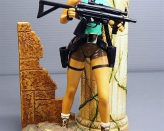 Tomb Raider Jungle Lara Croft Stationary 9" Figure Display With Gun