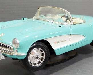 Durago Diecast 1:18 Scale 1957 Chevy Corvette On Stand