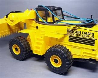 New Bright Radio Controlled "The Cat D9L" Bulldozer And Remote Controlled Digger Dan Bulldozer, Unknown Working Order