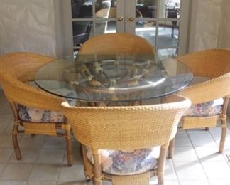 48 diameter w/4 chairs