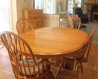 L-48   4 leaves 11 in each   2 arm chairs  4/chairs