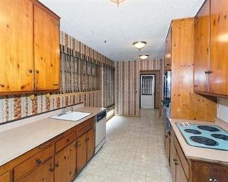 100	

2356 Knoxville Avenue Long Beach, CA 90815