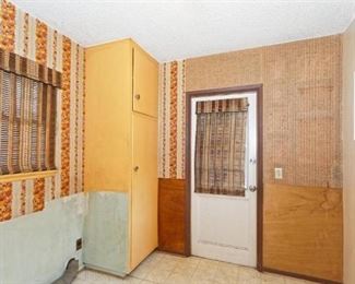 100	

2356 Knoxville Avenue Long Beach, CA 90815